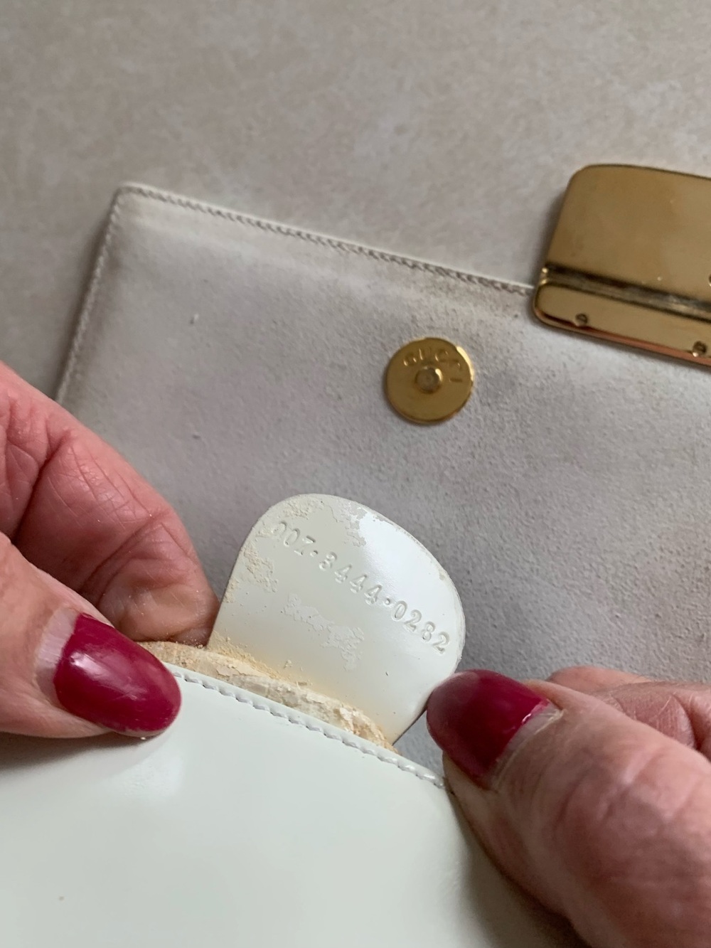 Gucci Cream Patent Leather  Shoulder Bag with Gold Hardware - Picture 4 of 9